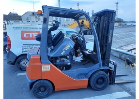 Б/В навантажувач  TOYOTA 8FD18