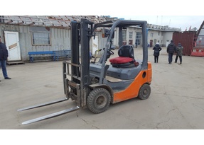 Б/В навантажувач TOYOTA 02-8FD15