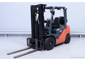 Б/В навантажувач TOYOTA 02-8FGF25