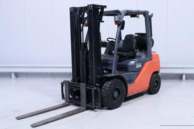 Б/В навантажувач TOYOTA 02-8FGF25