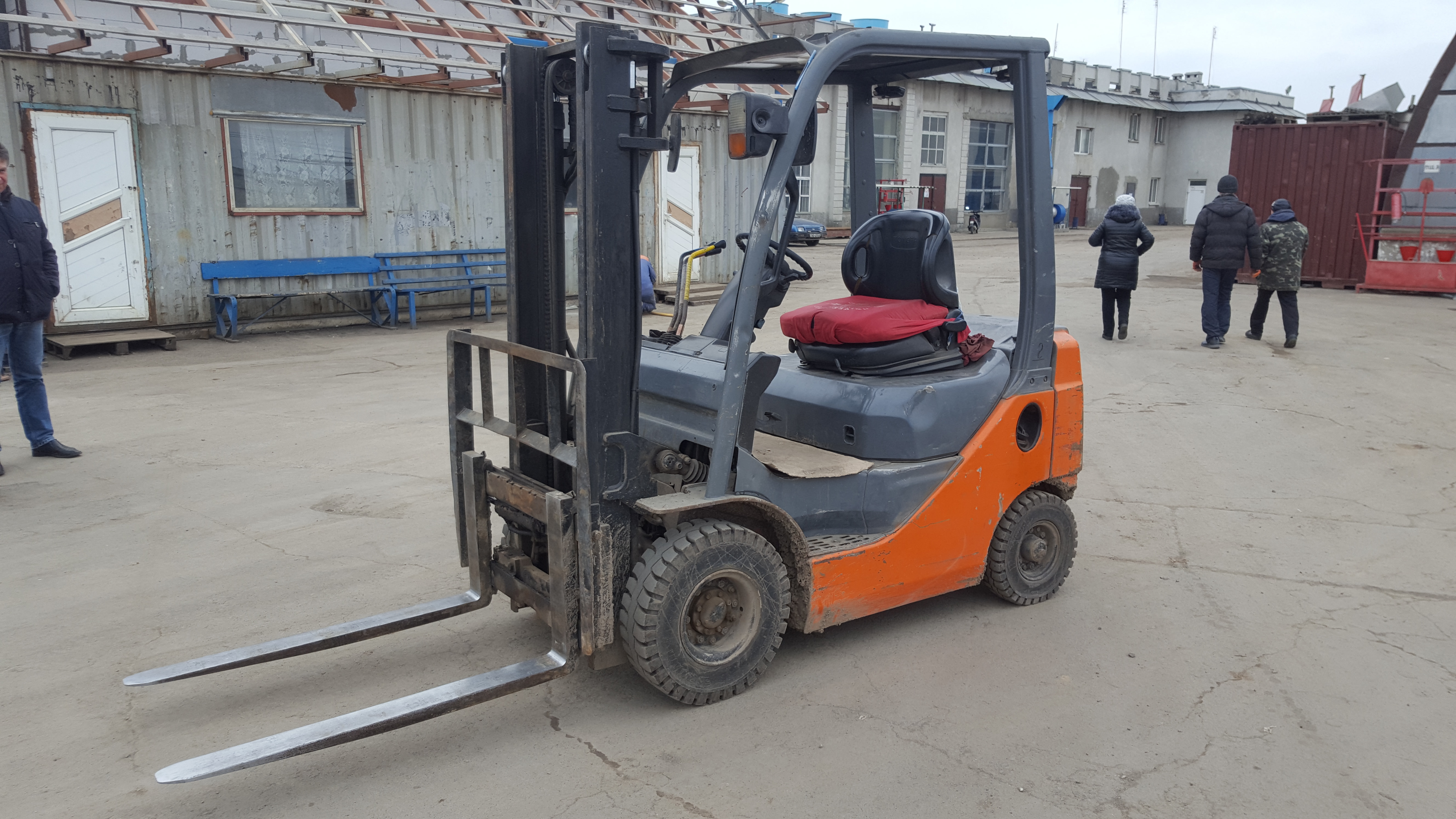 Б/В навантажувач TOYOTA 02-8FD15